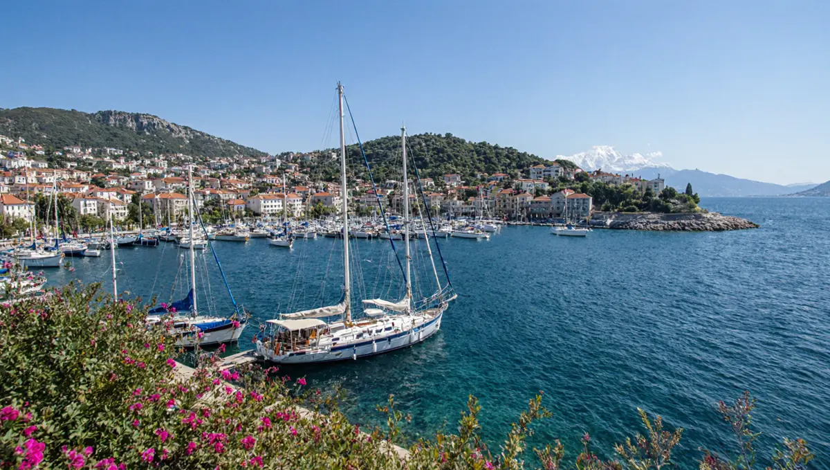 İzmir'de Ata'ya Saygı Yürüyüşü