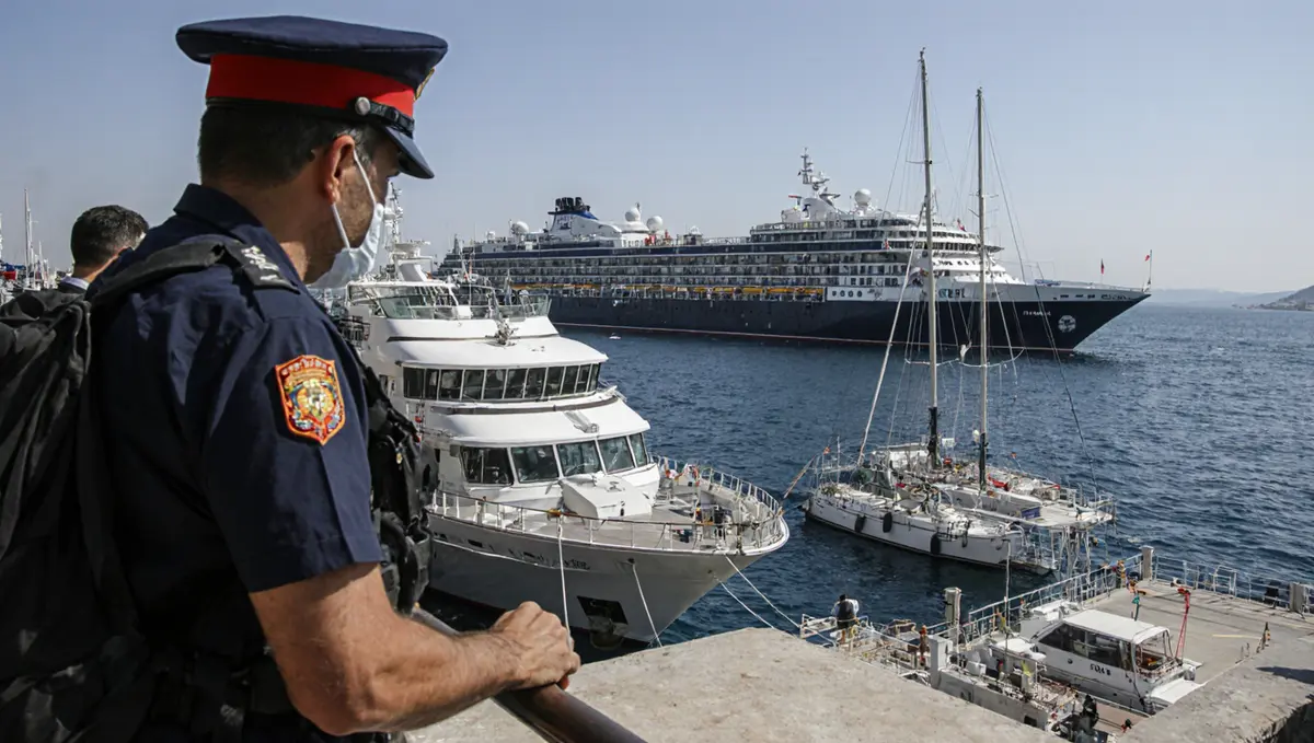 İzmir'de Sahte İlaç Operasyonu: 7 Tutuklama