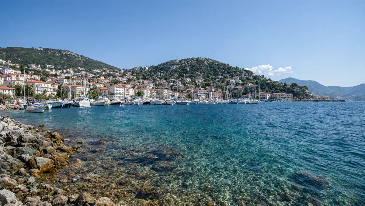 Çeşme'de Sağanak Hayatı Durma Noktasına Getirdi