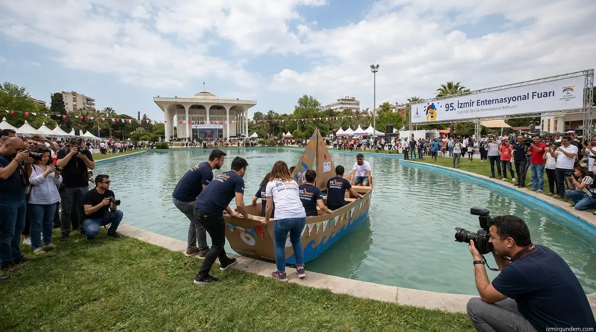 95. İzmir Enternasyonal Fuarı'nda Karton Tekneler Göle İniyor