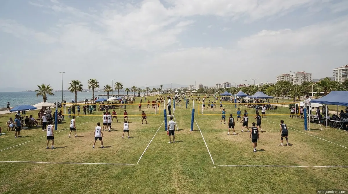 Aliağa Ağapark'ta 250 Sporcu Voleybol Festivalinde Buluştu