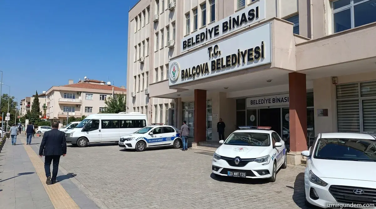Balçova Belediye Başkanı Onur Yiğit Görevden...