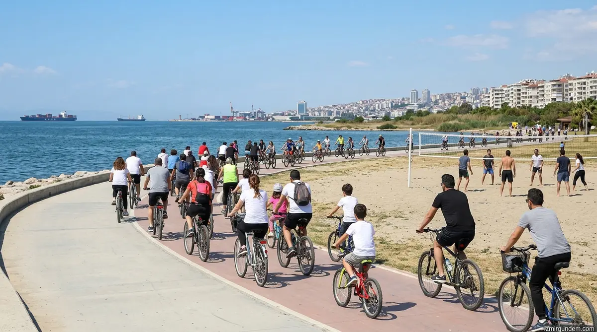 Bayraklı Sahili'nde Hareketlilik Haftası: Pedallar Çevre İçin Döndü