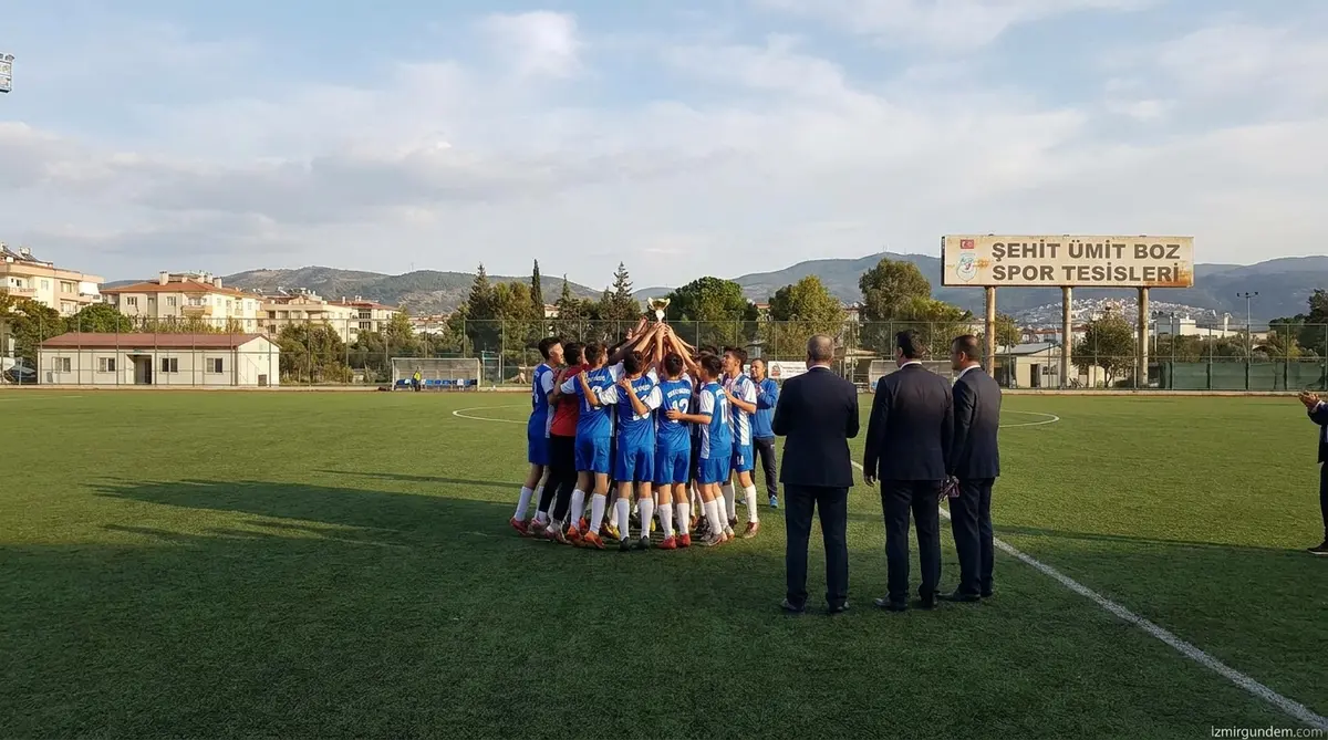 Bayraklı U-12 Cup Şampiyonu Belli Oldu: Kupa Bornovagücü'nün