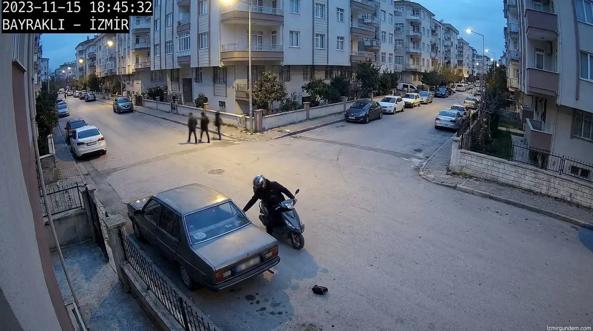Bayraklı'da Noter Çıkışı Düşen 100 Bin Lirayı Alan Motosikletli