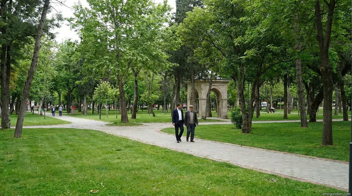 Bornova Büyükpark’ta Otomatik Sulama Dönemi Başladı
