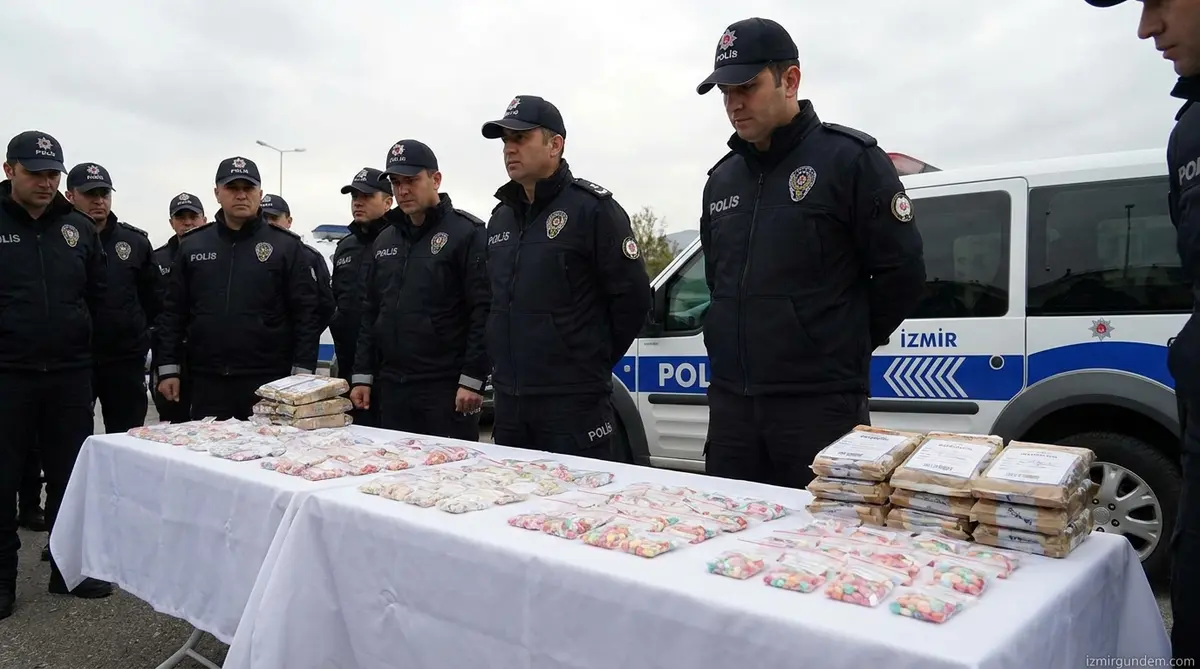 Bornova'da Uyuşturucu Operasyonu: 2 Bin 775 Hap Ele Geçirildi