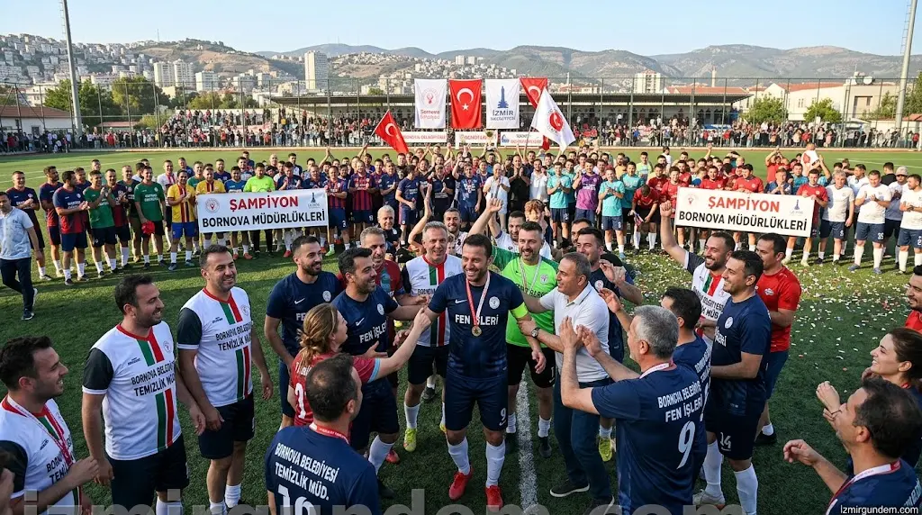 Bornova'da Şampiyonluk Heyecanı: 17 Müdürlük Sahaya İndi