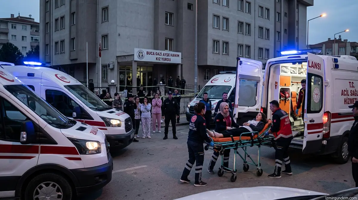 Buca Gazi Ayşe Hanım Kız Yurdu'nda Zehirlenme Şüphesi: 28 Öğrenci...