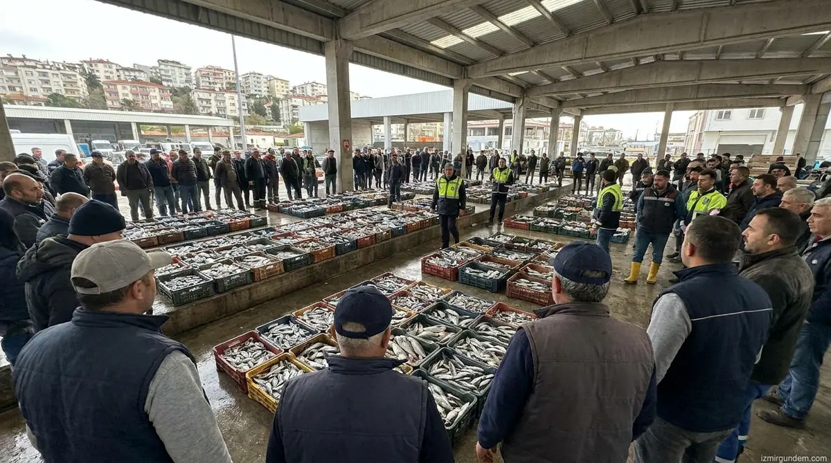 Cemil Tugay İzmir Su Ürünleri Hali'nde Sezonu Açtı