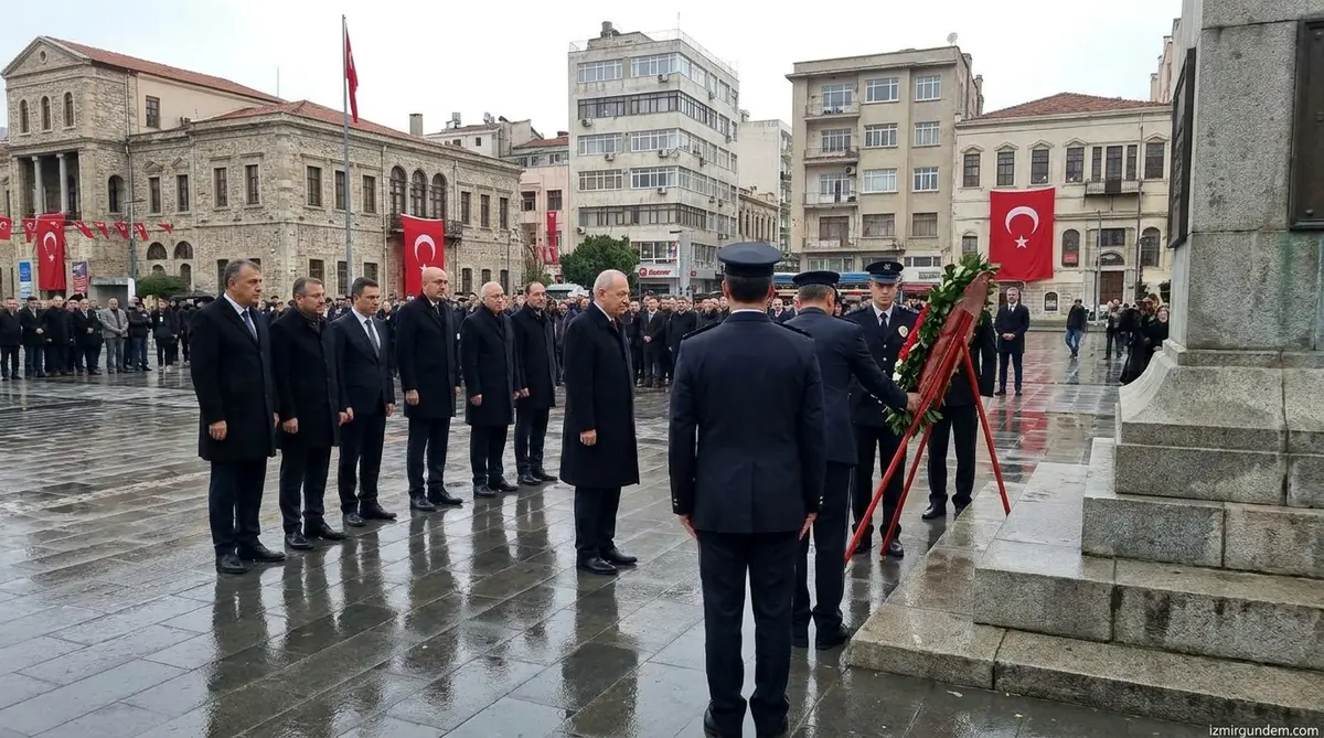 CHP İzmir 30 Ağustos'un 104. Yılında Cumhuriyet Meydanı'ndaydı