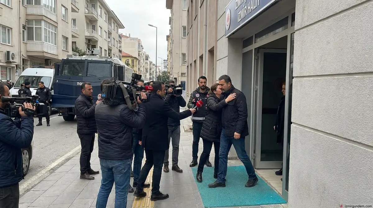 Deniz Yolçu Tahliye Edildi: İzmir'de TOMA'ya Çıkmıştı