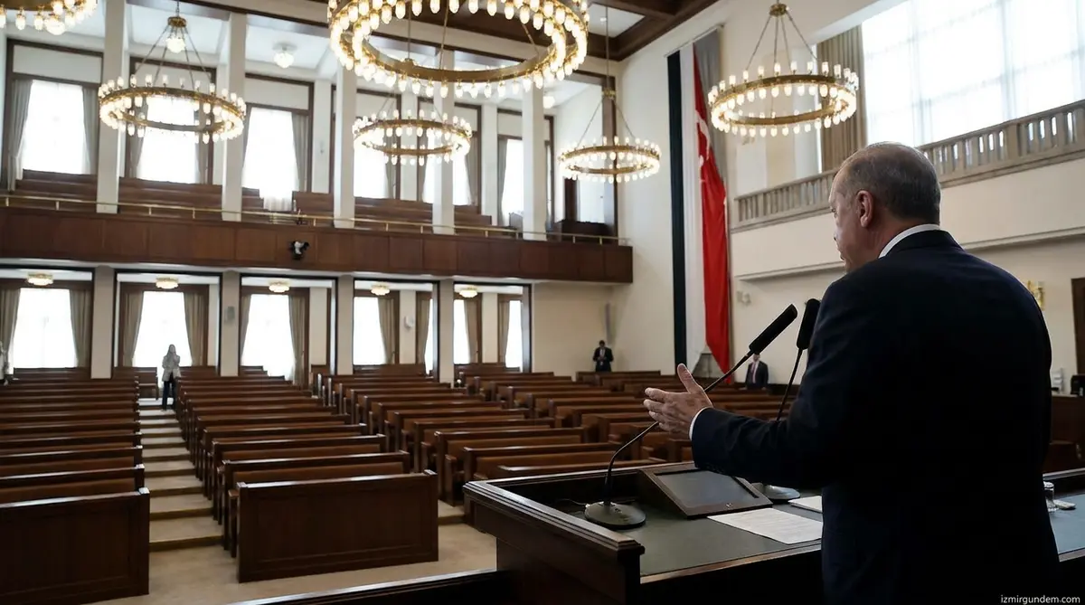Deniz Yücel TBMM'de 12. Yargı Paketi'ne Sert Çıktı: 26 Başkan Tutuklu
