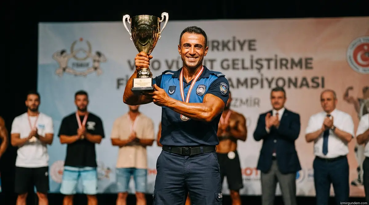 Dikilili Zabıta Yılmaz Acar Vücut Geliştirmede Şampiyonlar Şampiyonu Oldu