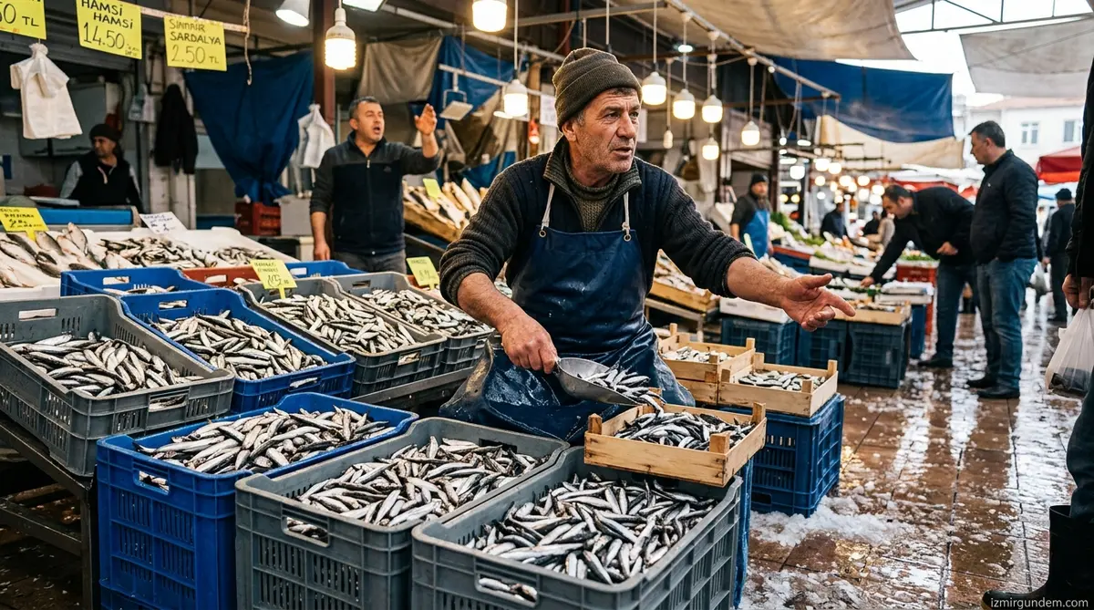 Ege'de Av Sezonu Kapanıyor: İzmir Balıkçı Hali'nde Hamsi ve Sardalya...