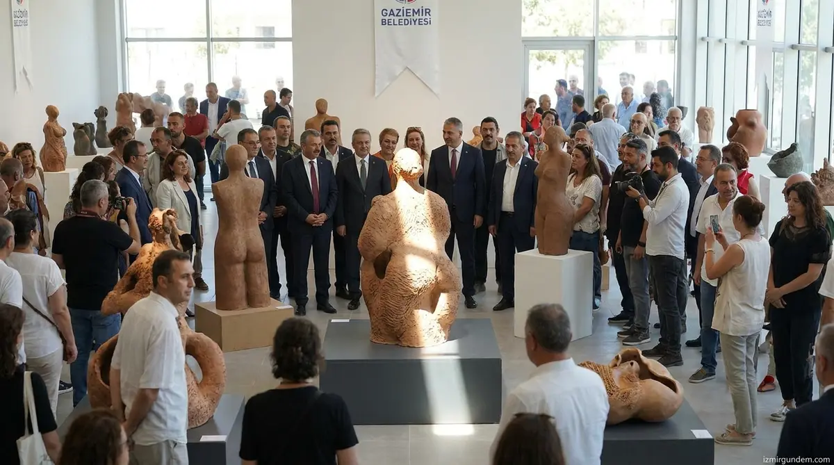 Gaziemir'de Çamur Sanata Dönüştü: Dev Sergi Açıldı