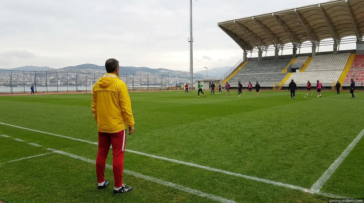 Göztepe’de Stanimir Stoilov ile 2028’e Kadar Devam Kararı