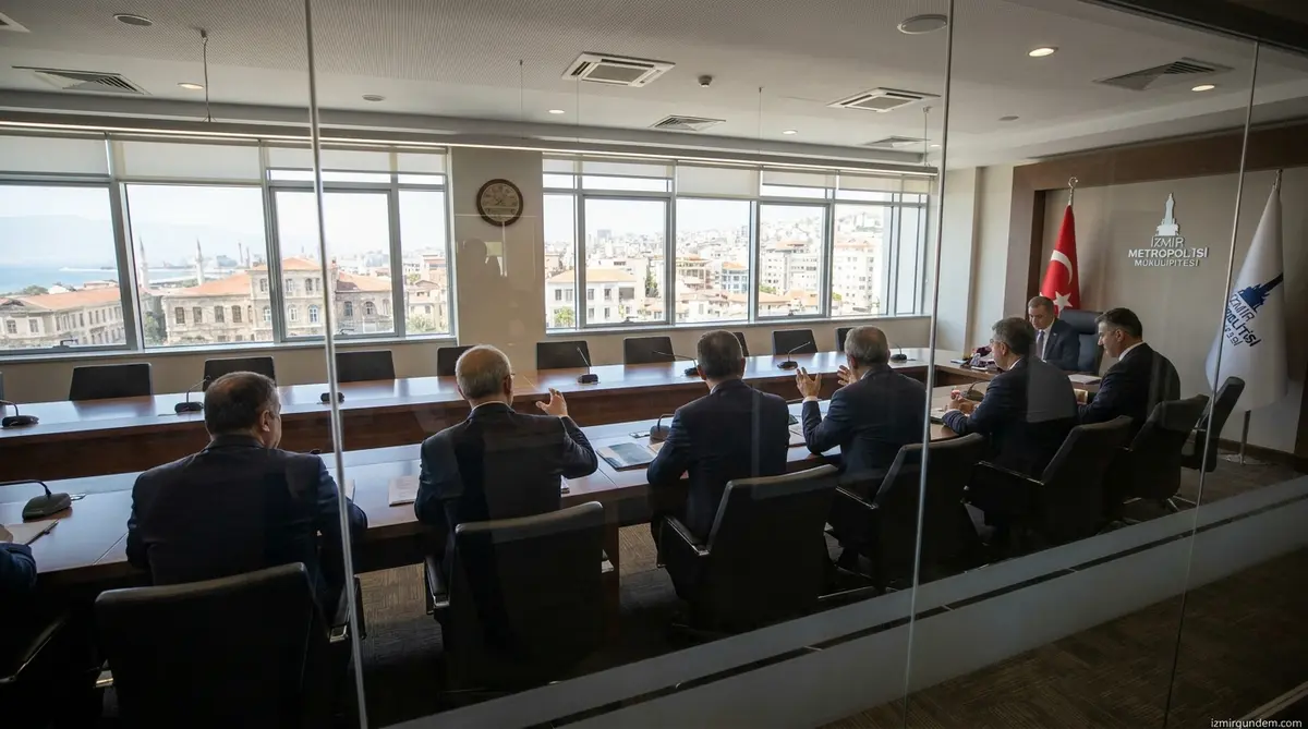 Gümrükçü'den İzmir'de Siyasi Ahlak Yasası çağrısı