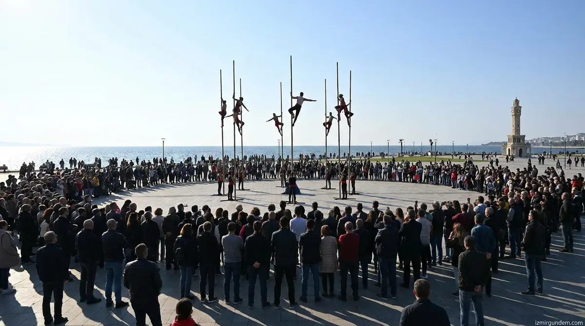 Gündoğdu Meydanı'nda Akrobasi Şöleni: Fransız Sanatçılar İzmirlilerle