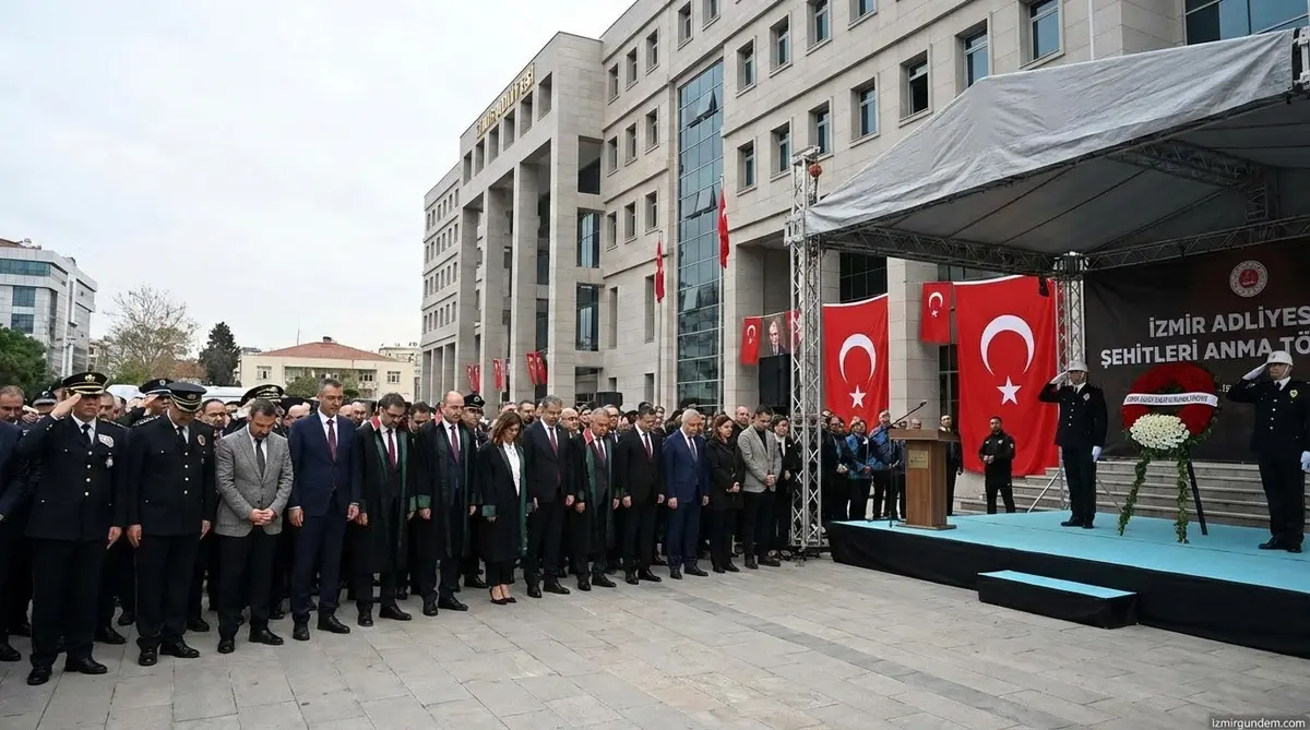 İzmir Adliyesi'nde Şehitleri Anma Töreni
