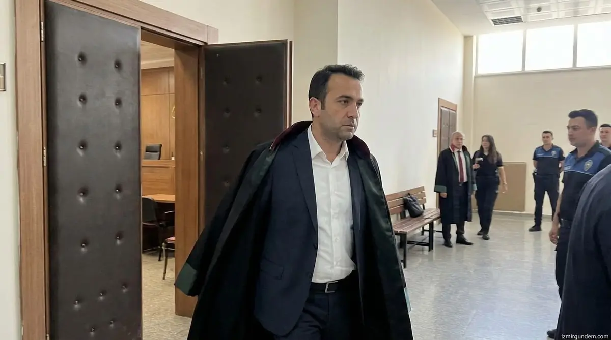 Soyer Davasında Avukat Cübbesini Çıkarıp Çıktı