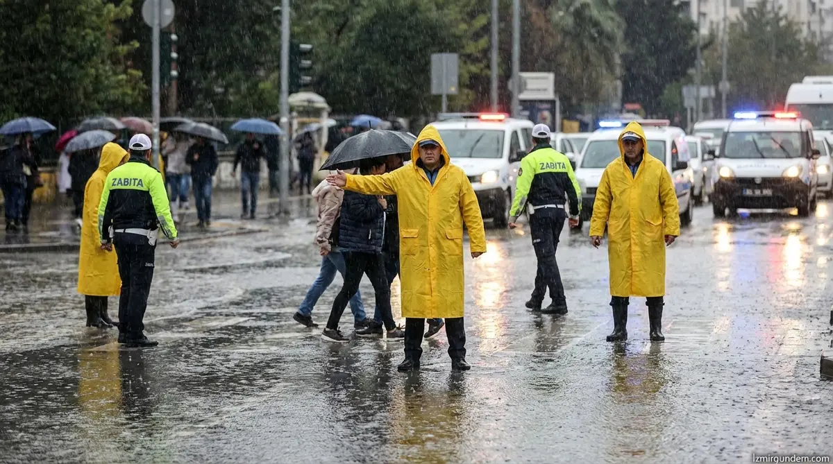 İzmir'de Sağanak: Zabıta Ekipleri Sahada
