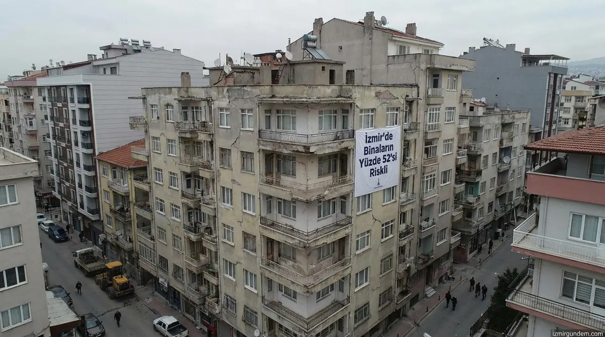 İzmir'de Binaların Yüzde 52'si Riskli
