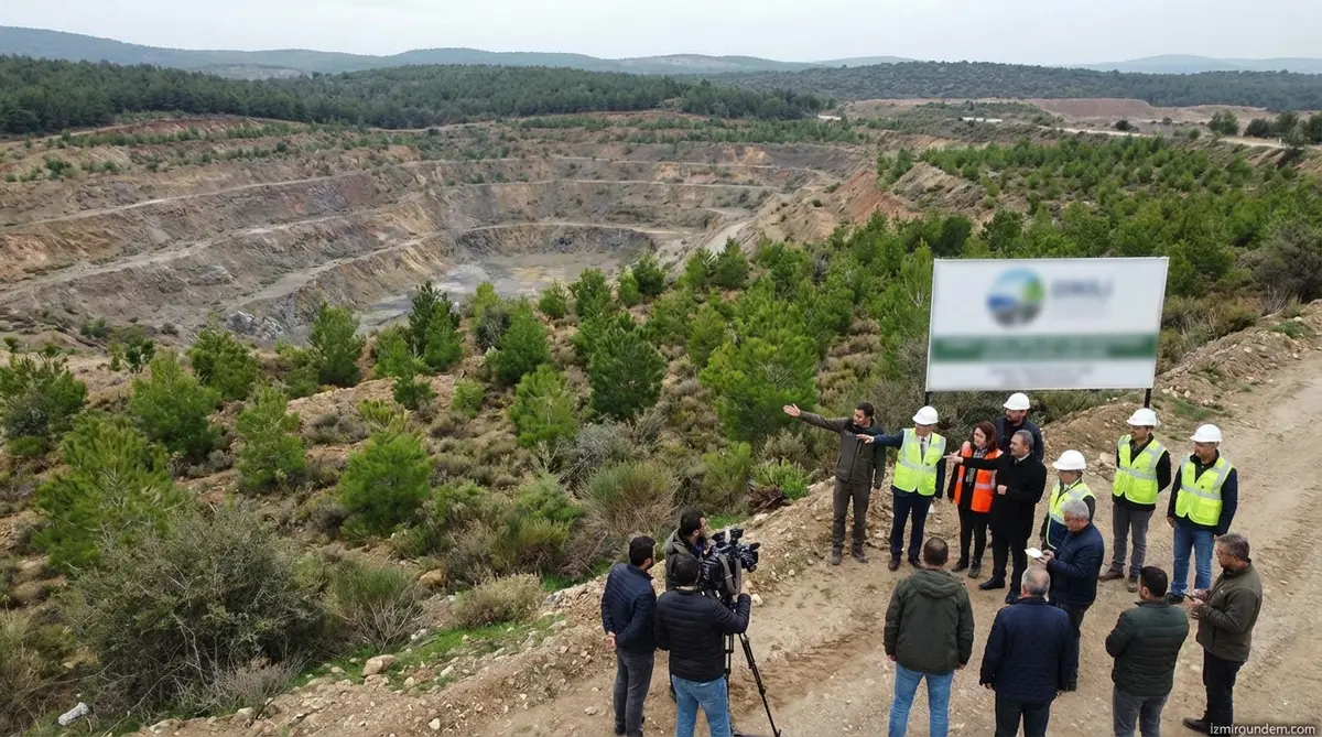Dikili'de Maden Sahası Yeşile Döndü