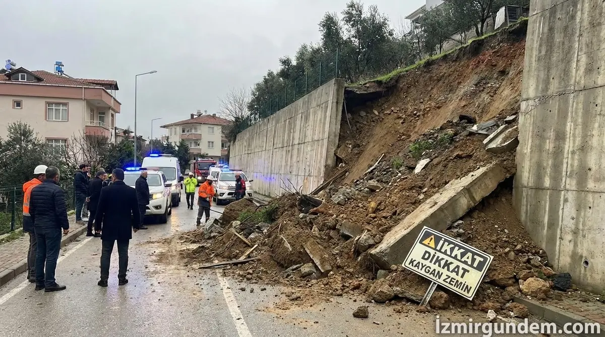 Menemen'de Toprak Kayması: Duvar Çöktü!