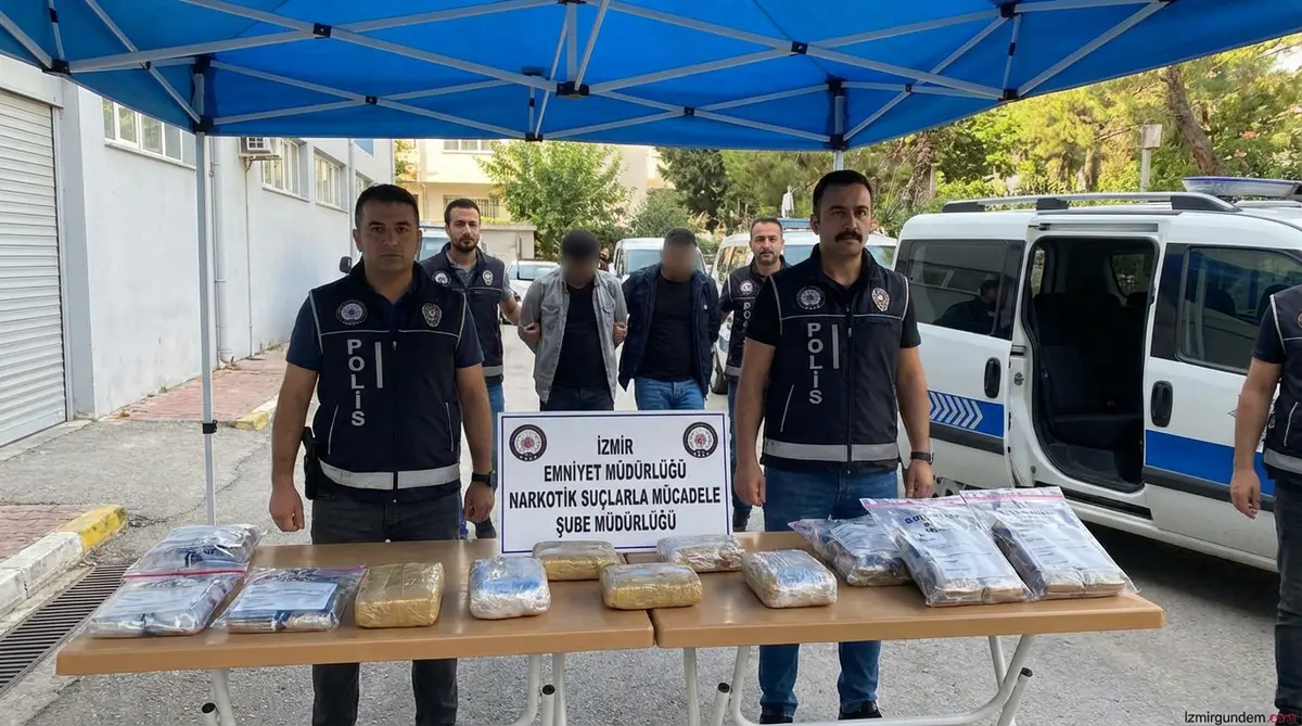İzmir'de Uyuşturucu Operasyonu: İki Gözaltı