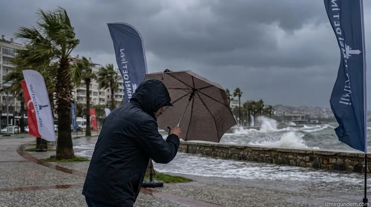 İzmir'de Fırtına Uyarısı: Kuvvetli Rüzgar Bekleniyor