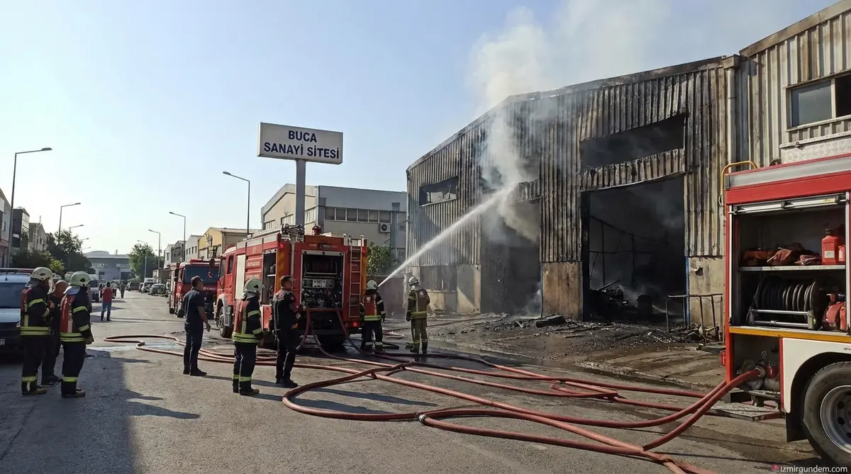 Buca Sanayi Sitesi'nde Yangın Kontrol Altında