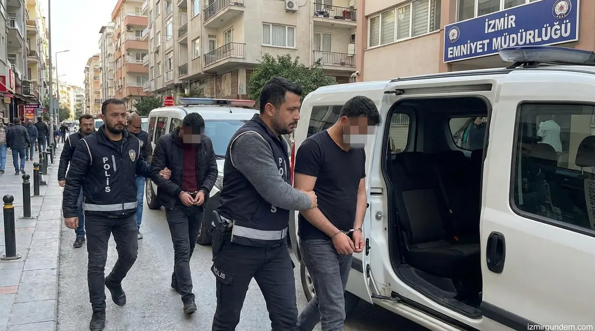 İzmir'de Tefecilik Operasyonu: 5 Gözaltı