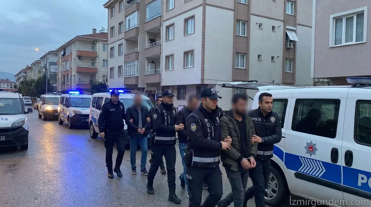 İzmir'de Suç Örgütüne Operasyon: 23 Gözaltı