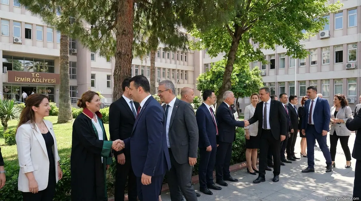 İzmir Adliyesi Bahçesinde Bayramlaşma Töreni Düzenlendi