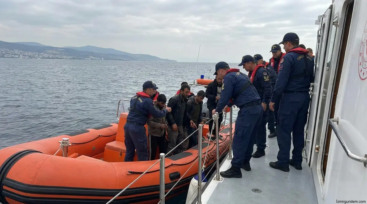 İzmir Açıklarında 65 Düzensiz Göçmen Yakalandı
