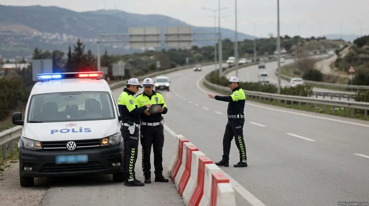 İzmir Çeşme Otoyolu'nda Tehlikeli Dansa Soruşturma Açıldı
