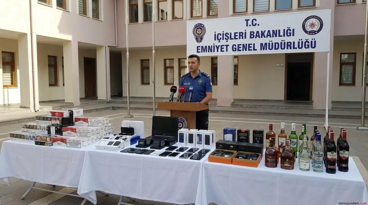 İzmir'de 5 İlçede Kaçakçılık Operasyonu: Binlerce Ürün Ele Geçirildi