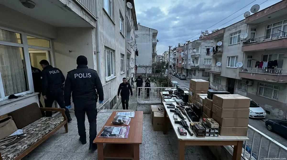 İzmir'de Forza ve Yalı Gruplarına Dev Operasyon: 28 Gözaltı