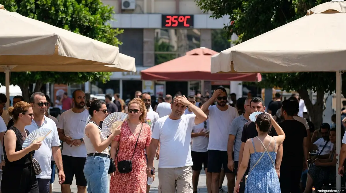 İzmir'de Kavurucu Hafta Sonu: Sıcaklık 35 Dereceyi...