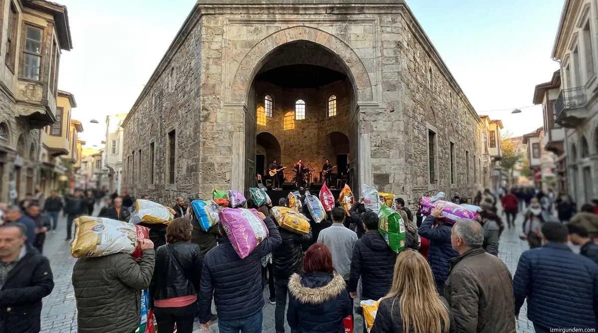 İzmir'de Konser Bileti Mama Oldu: Yarım Ton Destek Toplandı
