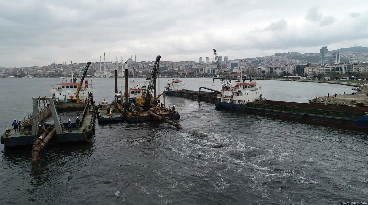İzmir'de Körfez Seferberliği: 1,5 Milyon Ton Çamur Çıkarıldı