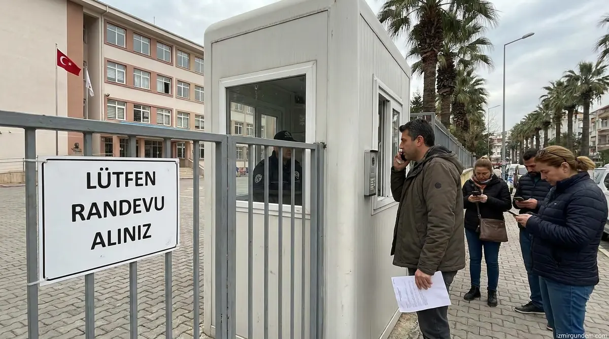 İzmir'deki Okullarda Randevusuz Veli Dönemi Bitti: İşte Yeni Kurallar