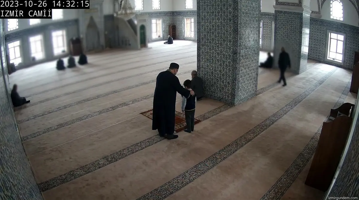 Karabağlar'da İmam Heimlich Manevrasıyla Öğrenciyi Kurtardı