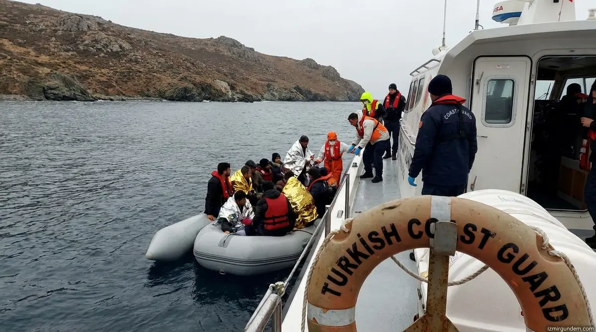 Karaburun Açıklarında Can Pazarı: 17 Göçmen Kurtarıldı