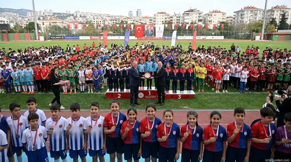 Karşıyaka'da 3 Bin 500 Genç Sporcu Madalyasına Kavuştu