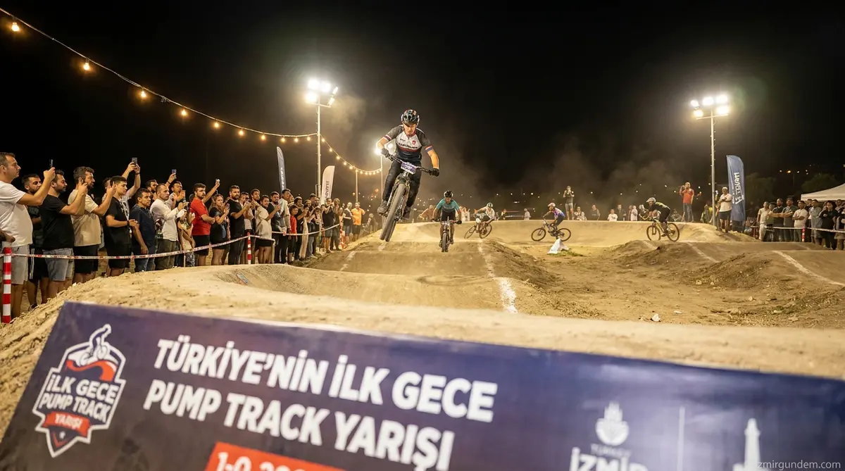 Karşıyaka'da Türkiye'nin ilk gece pump track yarışı...