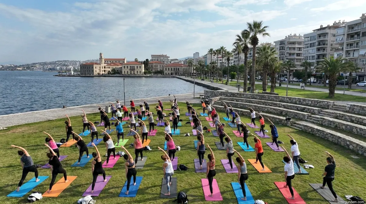Konak Denizatı Parkı’nda Yoga ve Aerodans Etkinliği Başladı