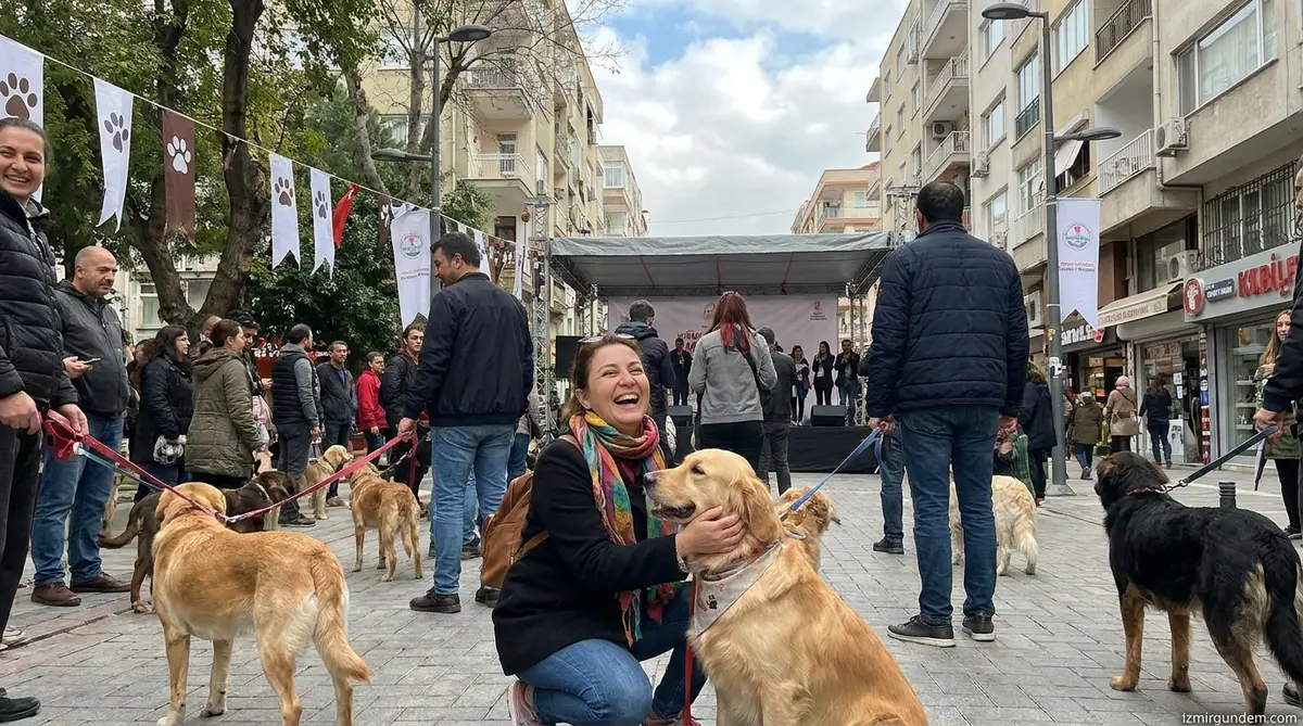 Konak Dominik Caddesi’nde Patilerin Festivali Heyecanı