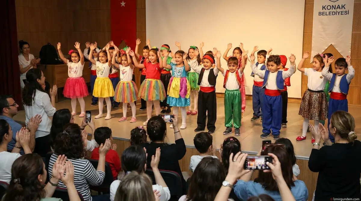 Konaklı Minikler Sahne Aldı: Yıl Sonu Coşkusu